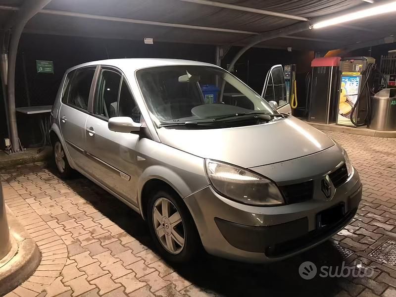 Usata Renault Scénic II Dynamique 120 CV (88 kW) 2004 Grigio Monovolume
