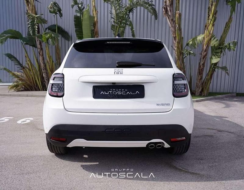 Usata Fiat 600 La Prima 101 CV (74 kW) 2024 Bianco gelato SUV