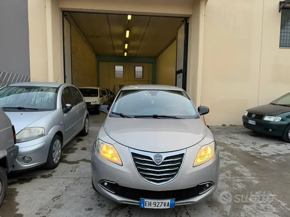 Usata Lancia Ypsilon 95 CV (69 kW) 2011 Utilitaria