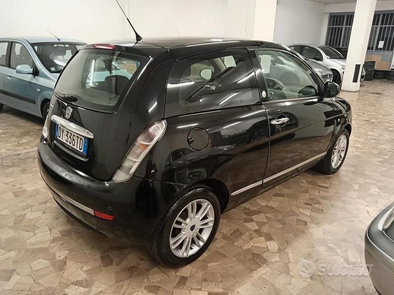 Usata Lancia Ypsilon 77 CV (56 kW) 2010 Nero Utilitaria