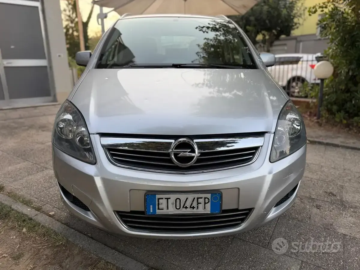 Usata Opel Zafira 150 CV (110 kW) 2013 Grigio Monovolume