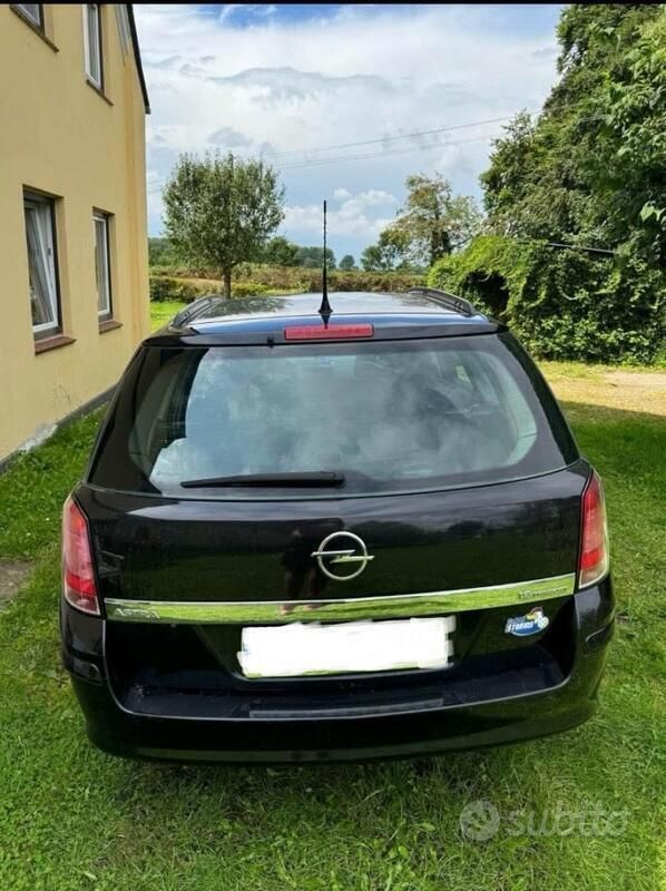 Usata Opel Astra 105 CV (77 kW) 2005 Nero Utilitaria