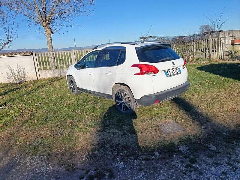 Usata Peugeot 2008 S 120 CV (88 kW) 2015 SUV