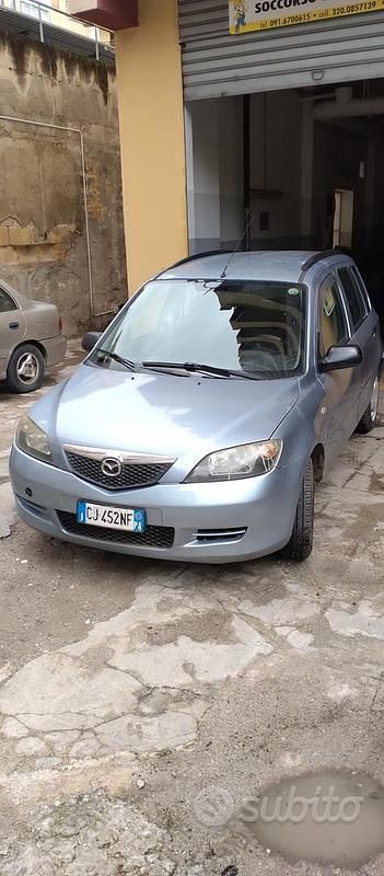Usata Mazda 2 68 CV (50 kW) 2003 Grigio Utilitaria