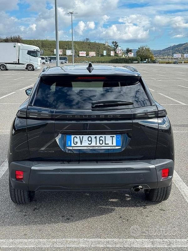 Usata Peugeot 2008 Allure 101 CV (74 kW) 2024 Nero SUV