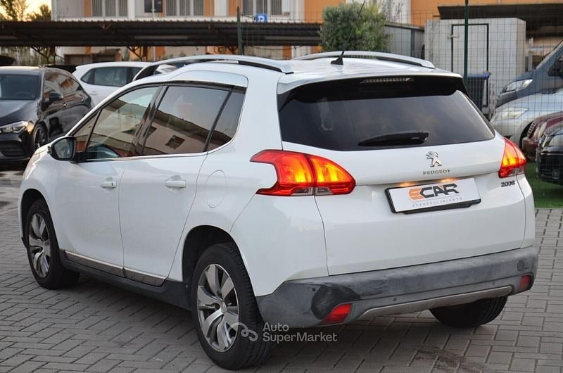 Usata Peugeot 2008 Allure 82 CV (60 kW) 2015 Bianco SUV