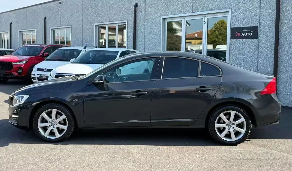 Usata Volvo S60 Momentum 150 CV (110 kW) 2016 Grigio Berlina