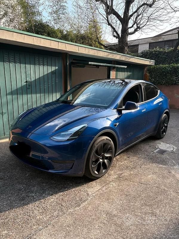 Usata 2023 Tesla Model Y RWD SUV | 33.900 € (Buon prezzo) - Immagine 1/4