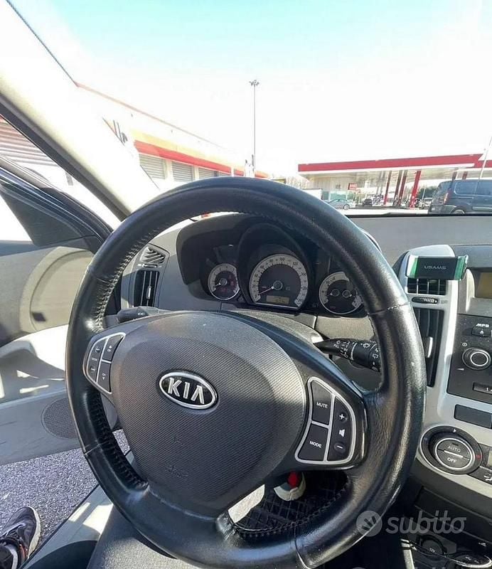 Usata Kia Ceed 127 CV (93 kW) 2008 Blu Utilitaria