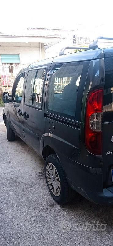 Usata Fiat Doblò 75 CV (55 kW) 2008 Grigio Monovolume