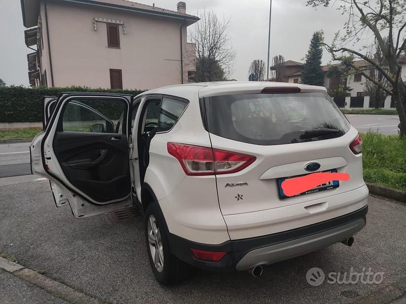 Usata Ford Kuga Business Edition 140 CV (102 kW) 2014 Bianco SUV