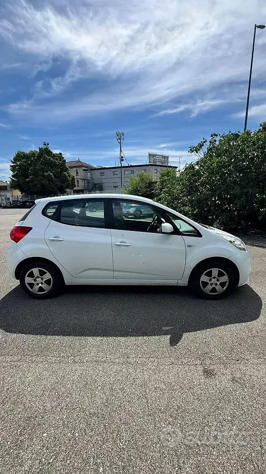Usata Kia Venga Active 90 CV (66 kW) 2019 Bianco Utilitaria