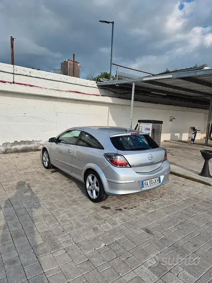 Usata Opel Astra GTC 101 CV (74 kW) 2009 Coupé