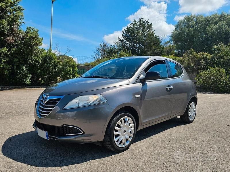 Usata Lancia Ypsilon Platinum 69 CV (50 kW) 2013 Grigio Utilitaria