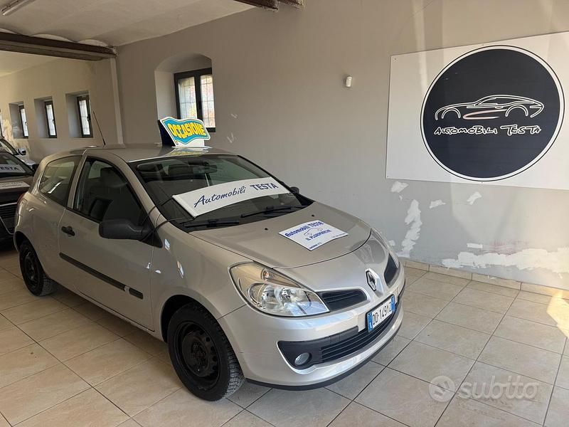 Usata Renault Clio II Luxe 75 CV (55 kW) 2007 Grigio Berlina
