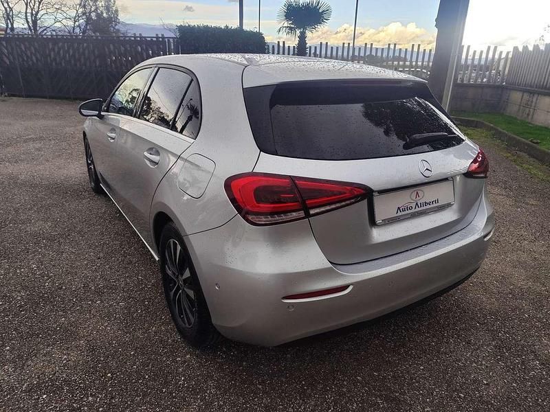 Usata Mercedes A180 Business 116 CV (85 kW) 2021 Argento Berlina