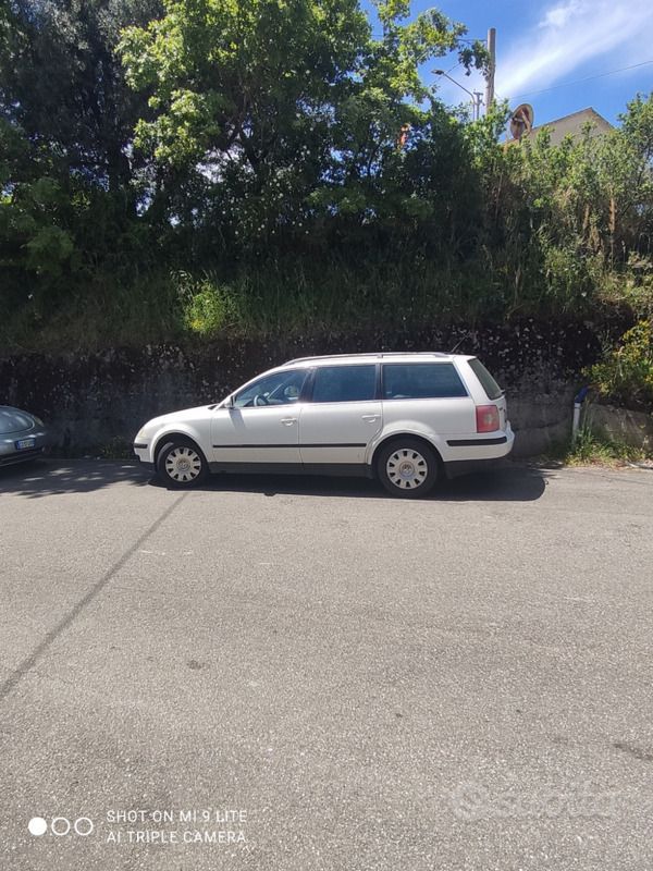 Bianco Usata 2005 VW Passat Station wagon | 1000 € (Buon prezzo) - Immagine 1/3