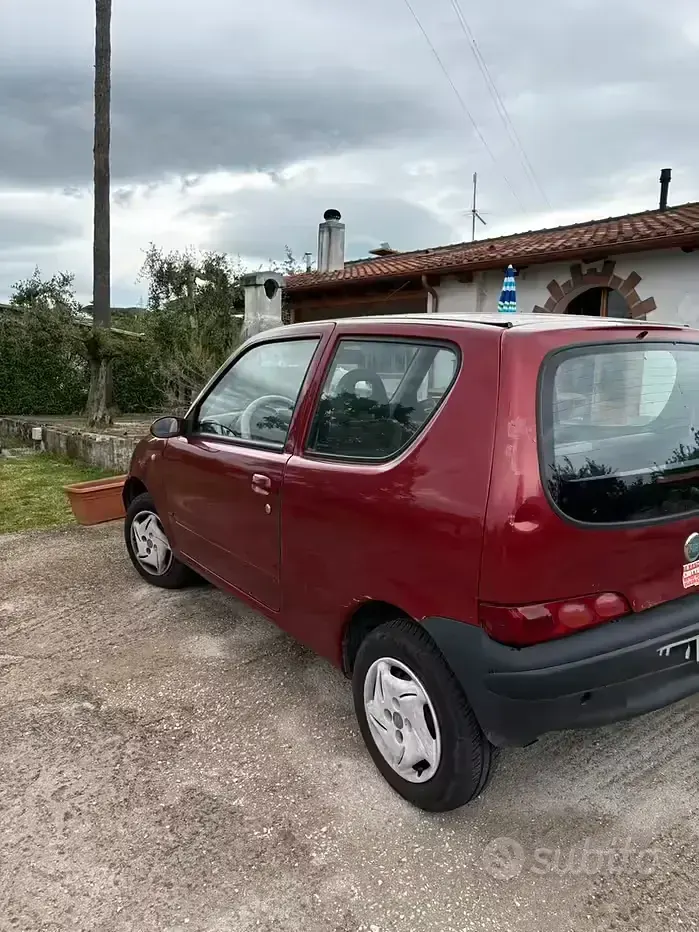 Käytetty Fiat 600 54 HP (39 kW) 2008 Punainen Viistoperä