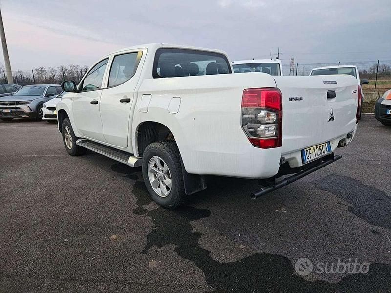 Usata Mitsubishi L200 Invite 150 CV (110 kW) 2021 Bianco Pick-up