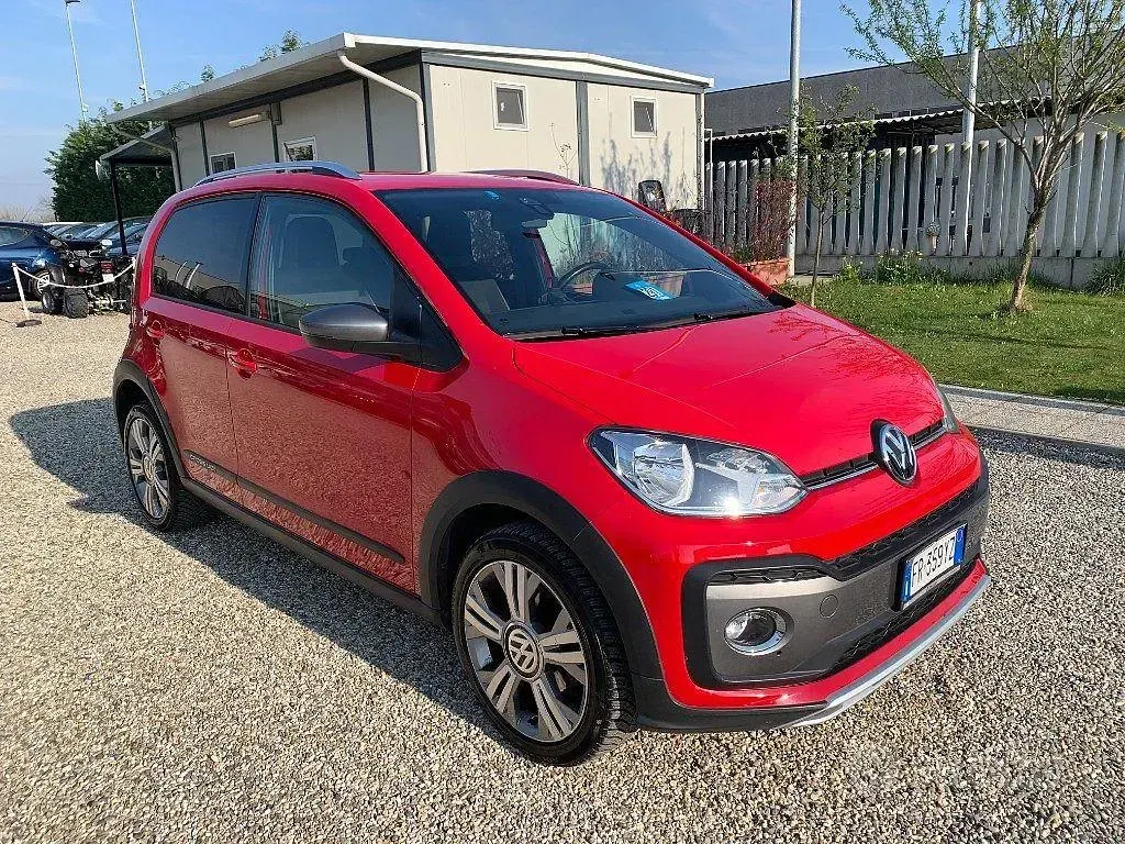 Usata VW cross up! 75 CV (55 kW) 2018 Rosso Utilitaria