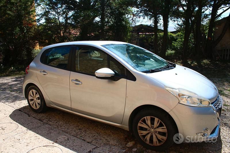 Usata Peugeot 208 82 CV (60 kW) 2012 Grigio Utilitaria