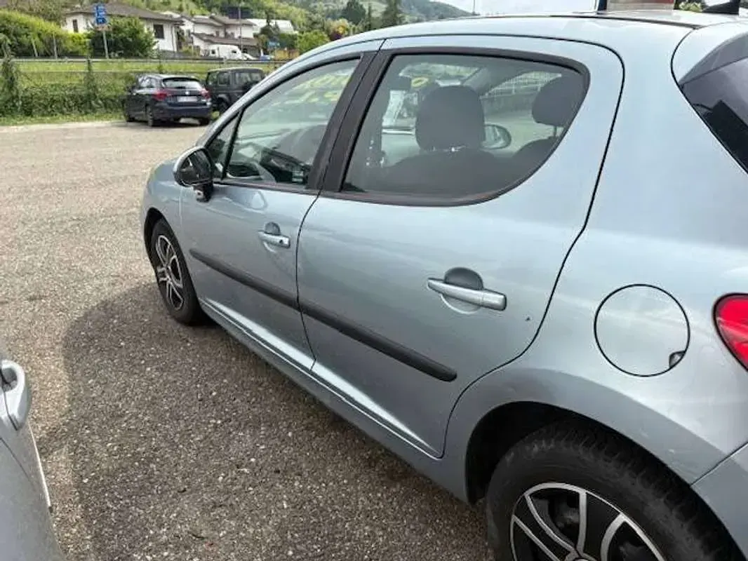 Usata Peugeot 207 73 CV (53 kW) 2010 Blu/azzurro Berlina