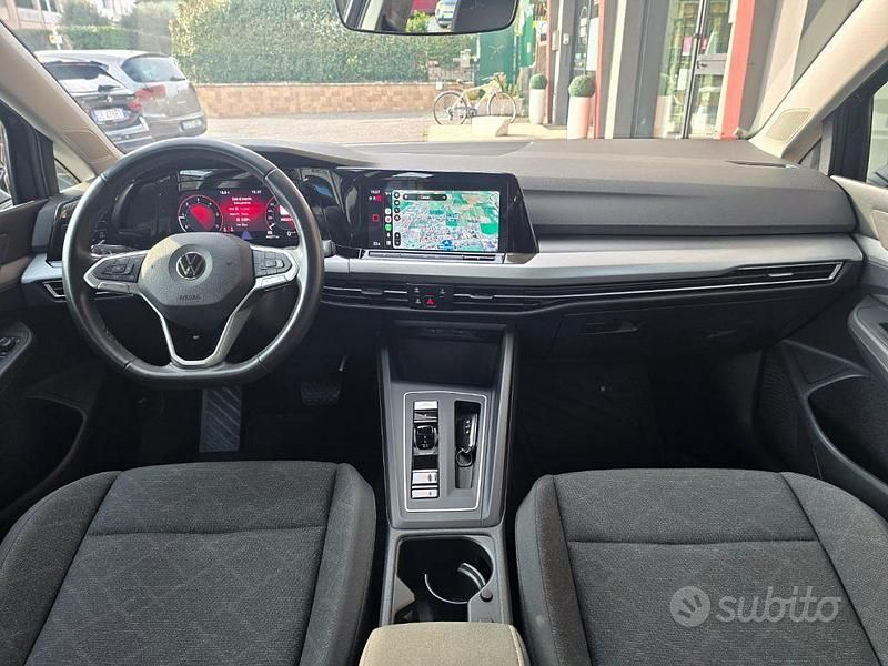 Usata VW Golf VIII 150 CV (110 kW) 2022 Grigio urano Berlina