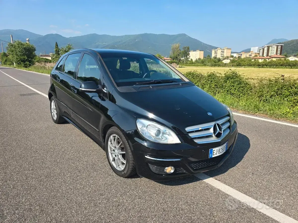 Usata Mercedes B180 116 CV (85 kW) 2010 Nero Monovolume