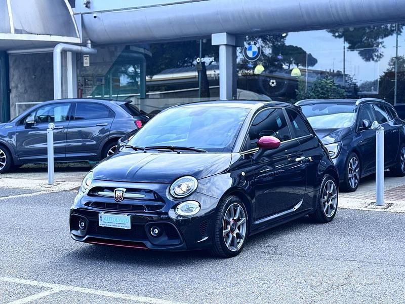 Nero metallizzato Usata 2023 Abarth 595 Due volumi | 19.850 € (Buon prezzo) - Immagine 1/4