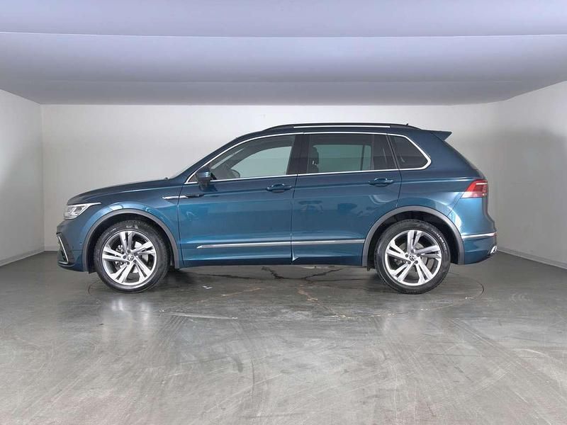 Usata VW Tiguan R-line 150 CV (110 kW) 2023 Nightshade blue metallizzato SUV