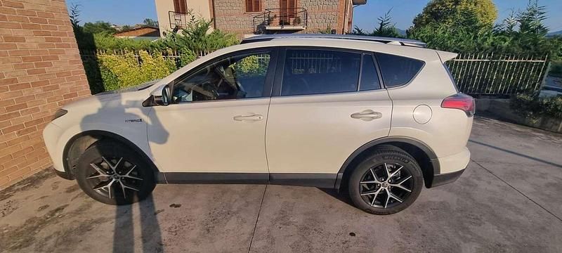 Usata Toyota RAV4 Hybrid Style 209 CV (153 kW) 2016 Bianco SUV