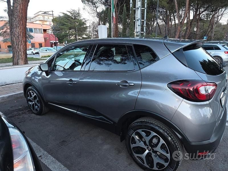 Usata Renault Captur 90 CV (66 kW) 2018 Grigio SUV