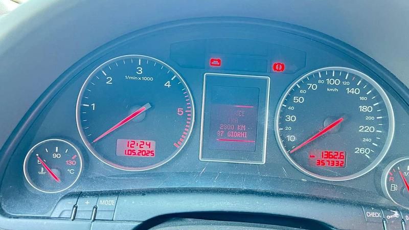 Begagnad Audi A4 131 HK (96 kW) 2002 Silver Kombi