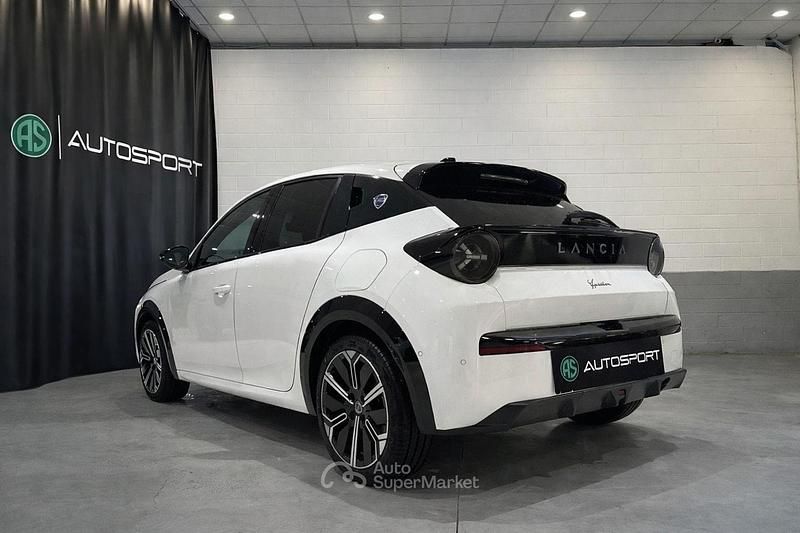 Usata Lancia Ypsilon 101 CV (74 kW) 2025 Bianco Utilitaria