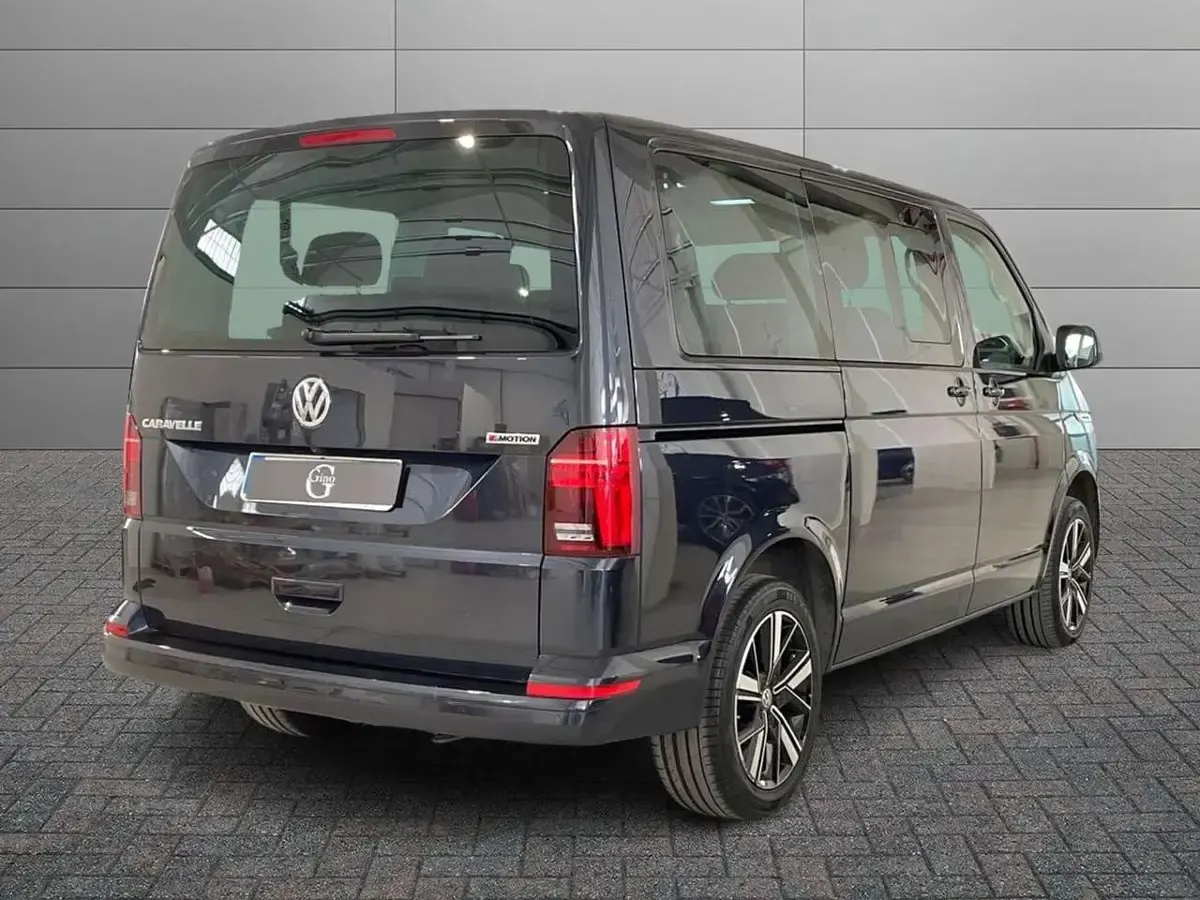 Usata VW Caravelle Comfortline 204 CV (150 kW) 2023 Blu Furgone