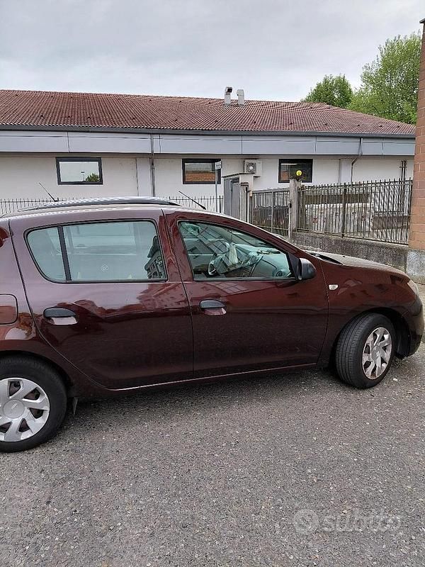 Usata Dacia Sandero 90 CV (66 kW) 2017 Rosso Berlina