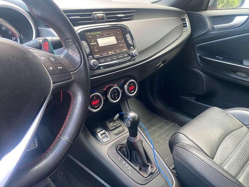 Rosso Usata 2016 Alfa Romeo Giulietta Quadrifoglio Verde Due volumi | 15.800 € (Buon prezzo) - Immagine 1/4