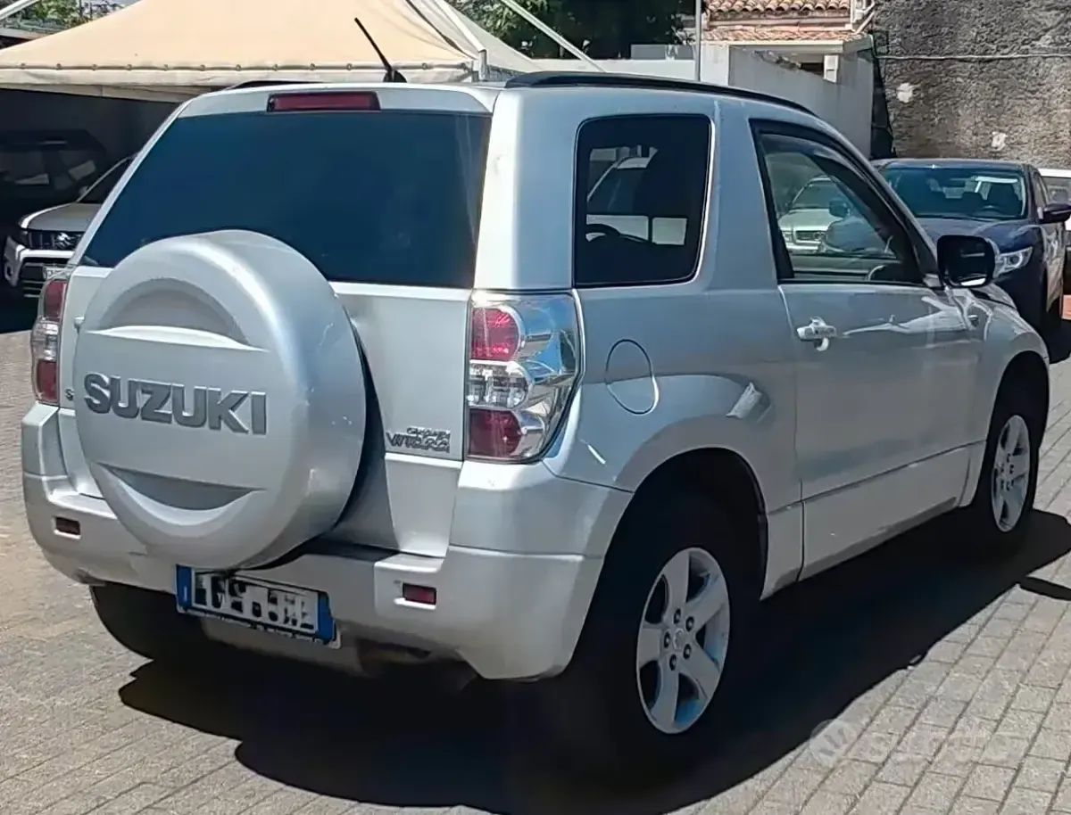 Usata Suzuki Grand Vitara 129 CV (94 kW) 2013 Grigio SUV