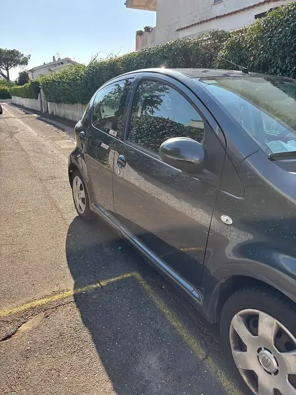 Usata Toyota Aygo Sol 68 CV (50 kW) 2007 Nero Utilitaria