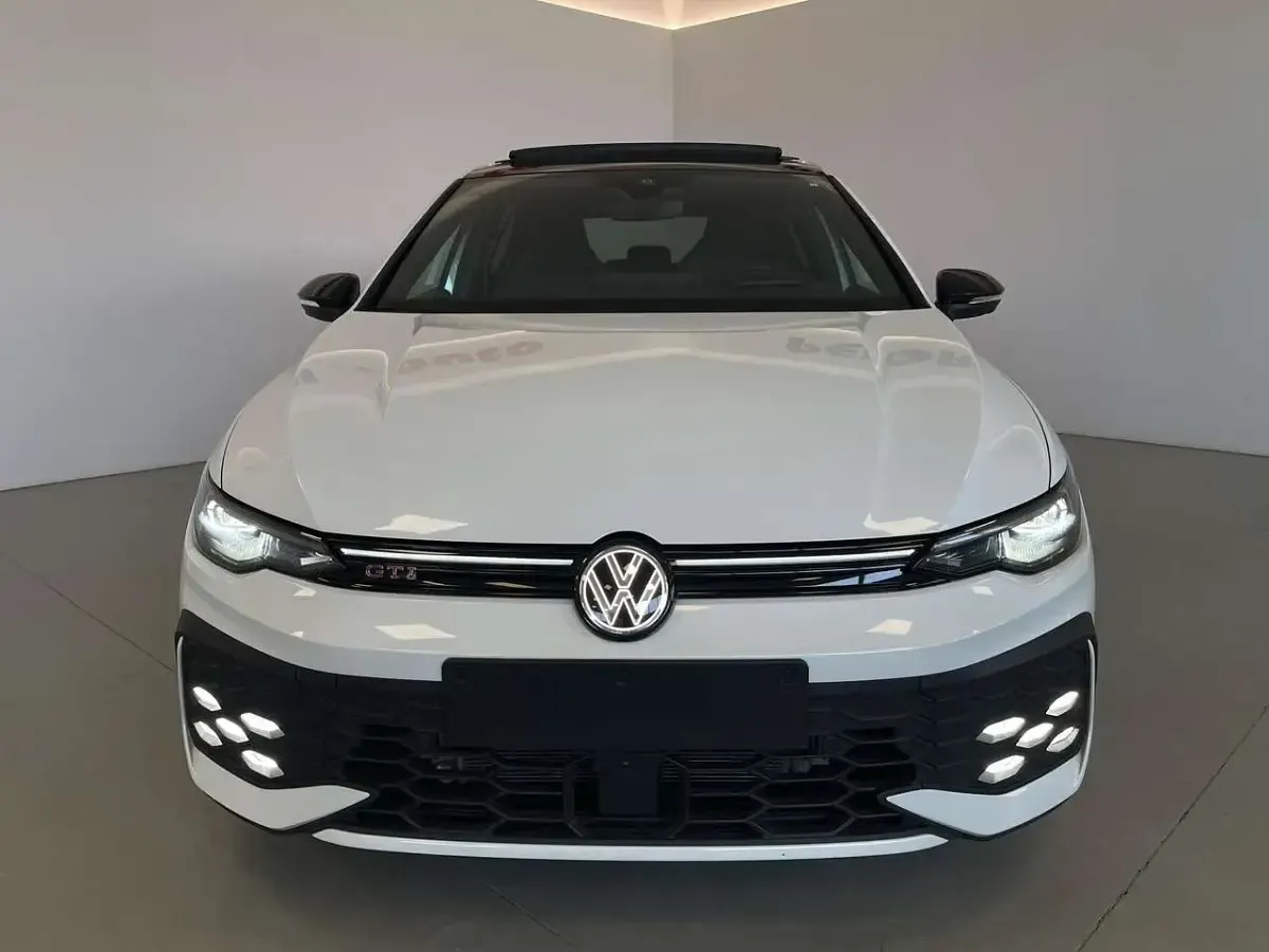 Usata VW Golf VIII GTI 265 CV (194 kW) 2025 Oryx white) Berlina