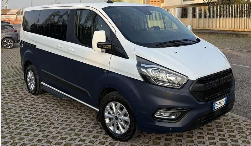 Usata Ford Tourneo Custom 131 CV (96 kW) 2020 Blu/azzurro Furgone