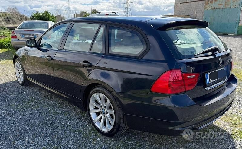Usata BMW 320 176 CV (129 kW) 2010 Blu Station wagon