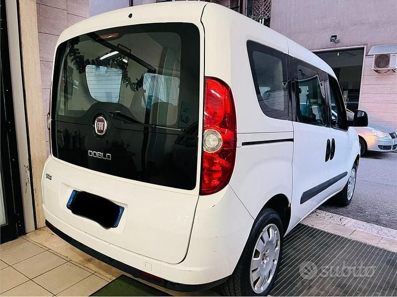 Usata Fiat Doblò 120 CV (88 kW) 2015 Bianco Monovolume