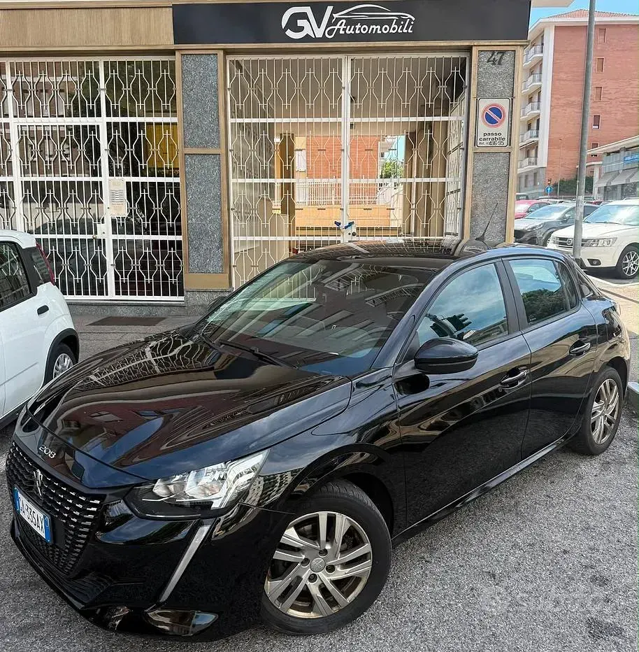 Usata Peugeot 208 Active 101 CV (74 kW) 2020 Nero Utilitaria