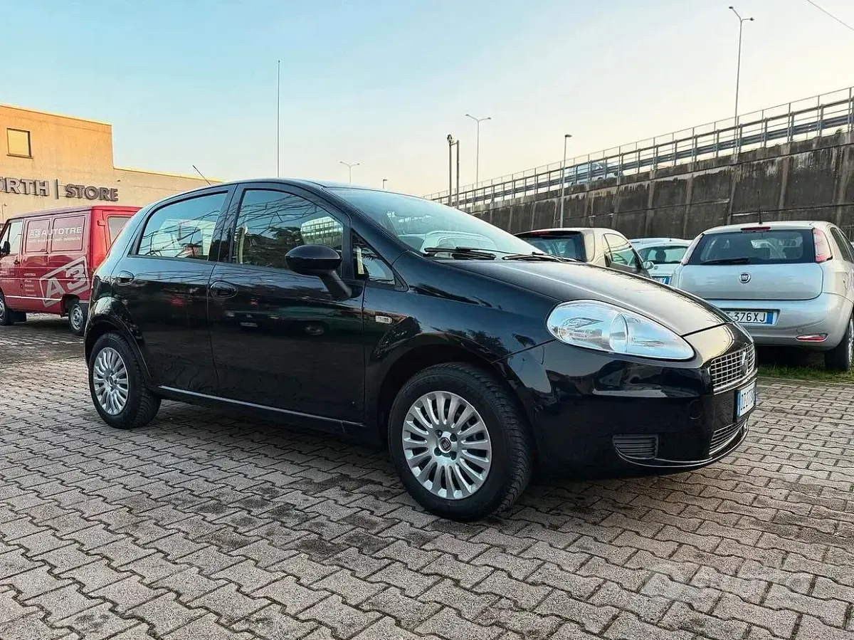 Usata Fiat Grande Punto 77 CV (56 kW) 2010 Nero Utilitaria
