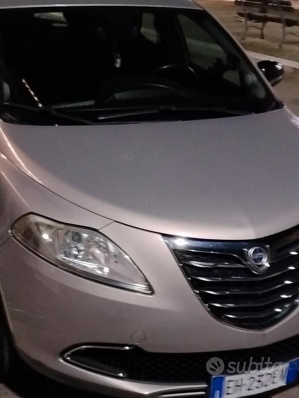 Usata Lancia Ypsilon 95 CV (69 kW) 2012 Grigio Utilitaria