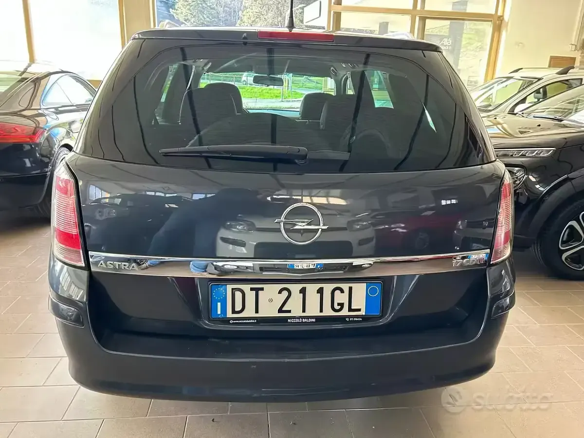 Usata Opel Astra Cosmo 125 CV (91 kW) 2009 Blu Station wagon
