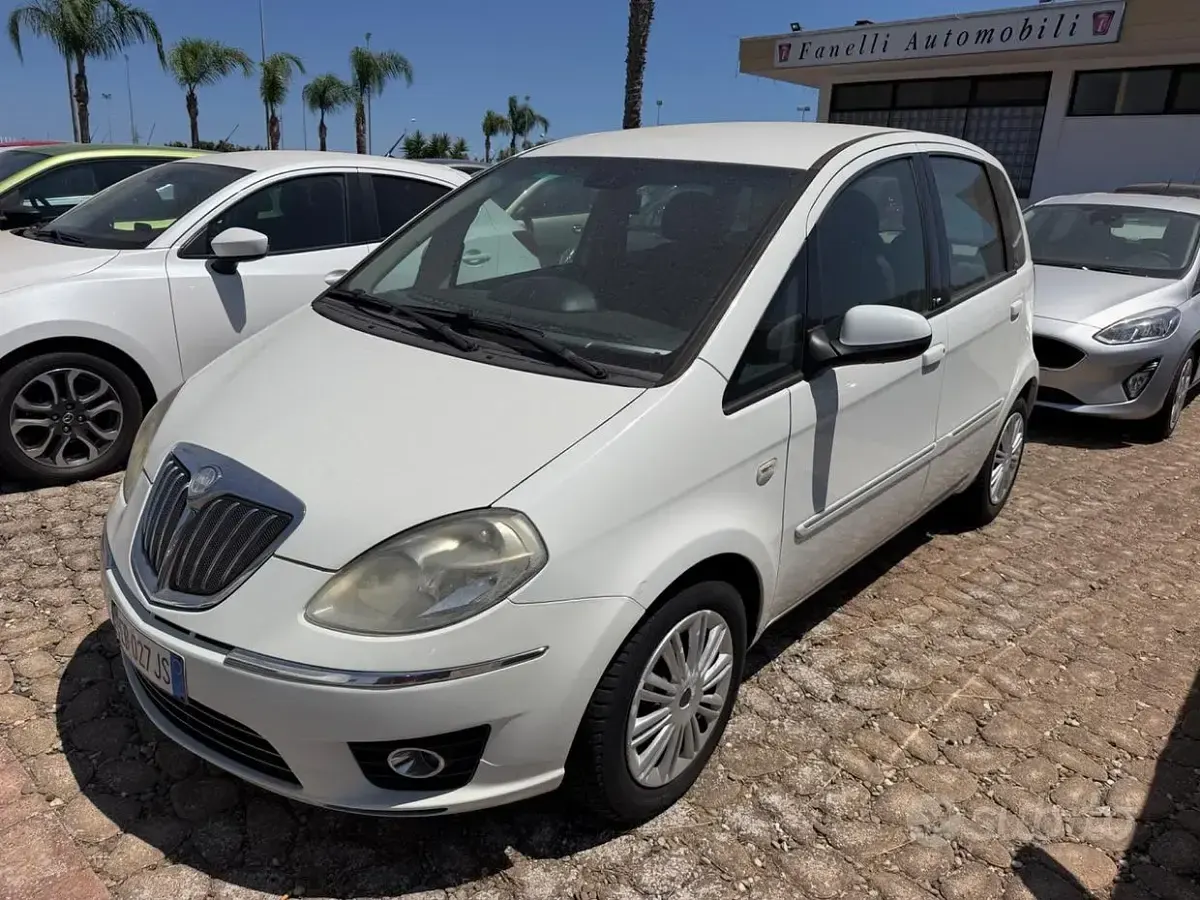 Usata Lancia Musa 69 CV (50 kW) 2010 Bianco Monovolume
