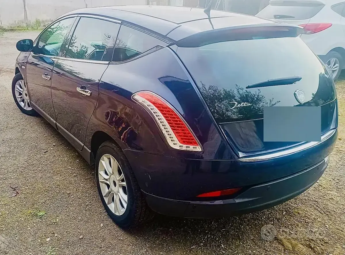 Usata Lancia Delta 120 CV (88 kW) 2009 Blu Utilitaria