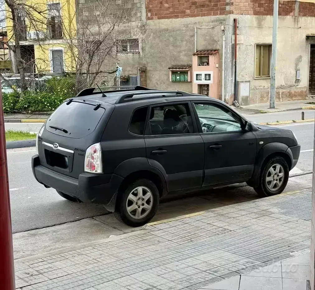 Usata Hyundai Tucson 112 CV (82 kW) 2004 Nero SUV
